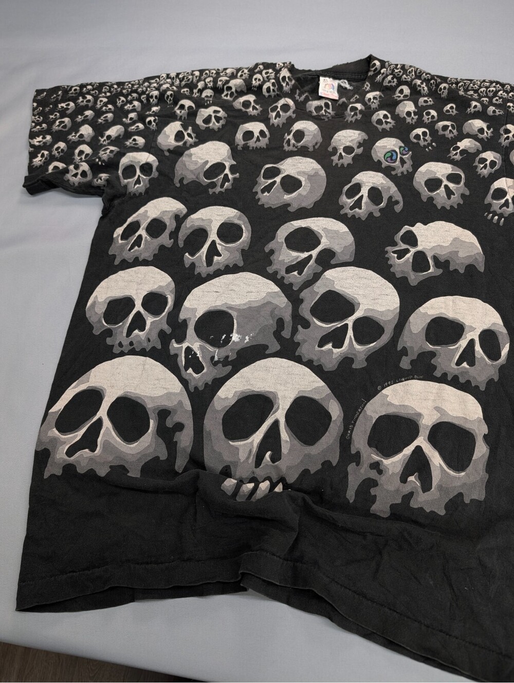 Skull Pile Liquid Blue T-Shirt Fruit of the Loom XL Vintage